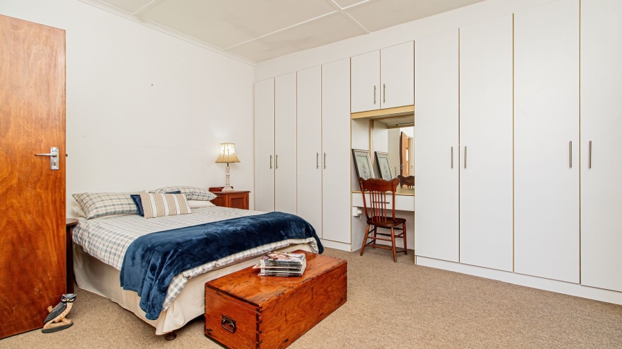 5 Bedroom Property for Sale in The Island Western Cape